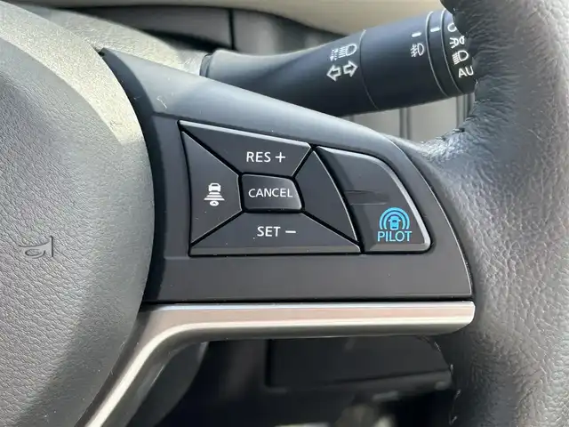日産 セレナ e－パワー ハイウェイスター V 和歌山県 2018(平30)年 2.9万km ブリリアントホワイトパール 純正ナビ/（BT/CD/DVD/AM/FM）/全方位カメラ/プロパイロット/衝突被害軽減ブレーキ/レーンキープアシスト/前後コーナーセンサー/横滑り防止/フリップダウンモニター/両側パワースライド/ハンズフリーオートスライド（助手席側）/前後ドライブレコーダー/ビルトインETC/前席シートヒーター/ステアリングヒーター/ステアリングリモコン/LEDヘッドライト/フォグランプ/プッシュスタート