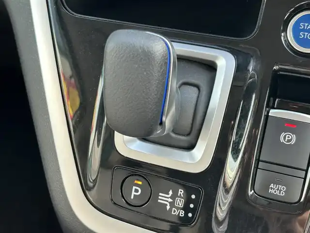 日産 セレナ e－パワー ハイウェイスター V 和歌山県 2018(平30)年 2.9万km ブリリアントホワイトパール 純正ナビ/（BT/CD/DVD/AM/FM）/全方位カメラ/プロパイロット/衝突被害軽減ブレーキ/レーンキープアシスト/前後コーナーセンサー/横滑り防止/フリップダウンモニター/両側パワースライド/ハンズフリーオートスライド（助手席側）/前後ドライブレコーダー/ビルトインETC/前席シートヒーター/ステアリングヒーター/ステアリングリモコン/LEDヘッドライト/フォグランプ/プッシュスタート