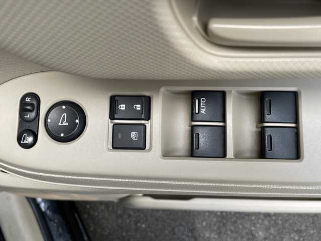 ホンダ Ｎ ＢＯＸ G 愛媛県 2018(平30)年 4.5万km クリスタルブラックパール 社外メモリナビ/・ワンセグTV/・Bluetooth接続/・CD/DVD再生/バックカメラ/ETC/前方ドライブレコーダー/両側スライドドア/LEDヘッドライト/スマートキー/スペアキー/プッシュスタート/チップアップチート/ベンチシート/横滑り防止装置
