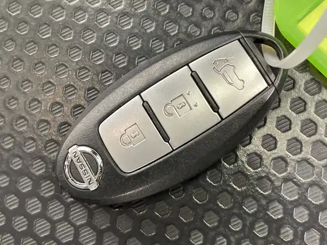 日産 エクストレイル 20Xi 栃木県 2018(平30)年 7万km ブリリアントホワイトパール 純正9インチメモリーナビ/（Bluetooth/フルセグTV）/アラウンドビューカメラ/プロパイロット/エマージェンシーブレーキ/踏み間違い防止アシスト/車線逸脱警報/進入禁止標識検知/横滑り防止装置/前後コーナーセンサー/カプロンシート/LEDヘッドライト/LEDフォグランプ/デジタルインナーミラー/パワーバックドア/電動格納ミラー/スマートキー/純正アルミホイール/純正フロアマット