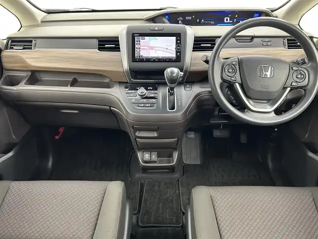 ホンダ フリード G ホンダセンシング 千葉県 2020(令2)年 3.3万km クリスタルブラックパール ホンダセンシング/・衝突軽減ブレーキ/・先行車発進お知らせ/・レーンキープアシスト/・標識認識機能/純正7インチメモリーナビ/CD DVD SD BT フルセグ/バックカメラ/両側パワースライドドア/LEDオートライト/前席シートヒーター/ドアバイザー/純正フロアマット/ウィンカーミラー/スマートキー×2/プッシュスタート/ビルトインETC