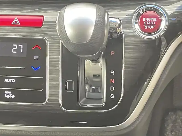 ホンダ オデッセイ アブソルート・Xホンダセンジング 千葉県 2016(平28)年 5.6万km クリスタルブラックパール 純正7インチメモリーナビ/・ワンセグTV/・Bluetoothオーディオ接続/・CD/DVD再生機能/純正フリップダウンモニター/バックカメラ/両側パワースライドドア/スマートキー/LEDヘッドライト/前後コーナーセンサー/運転席パワーシート/純正17インチAW