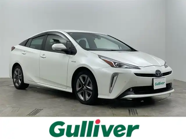 トヨタ プリウス S ツーリングセレクション 岡山県 2019(令1)年 4.3万km ホワイトパールクリスタルシャイン アルパインビックX９型メモリナビ（X9Z）/　(フルセグTV/BT/CD/Carplay/HDMI)/黒合皮シート/前席シートヒーター/バックカメラ/前後コーナーセンサー/ACC/社外ドライブレコーダー（前）/純正17インチAW/横滑り防止/トヨタセーフティセンス/　・衝突軽減ブレーキ/　・レーンキープアシスト/　・オートライト/　・オートハイビーム/　・踏み間違い防止/LEDヘッドライト/ISOFIX/ステアスイッチ/チルトステアリング/シートリフター/ウインカーミラー/ドアバイザー/フロアマット/スマートキー