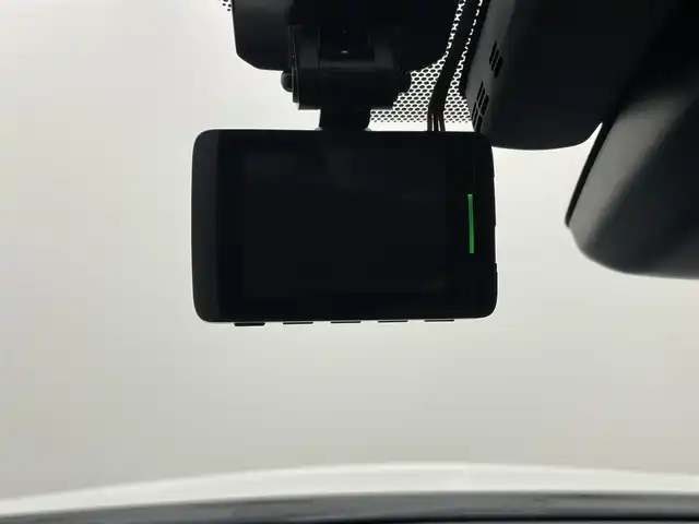 トヨタ プリウス S ツーリングセレクション 岡山県 2019(令1)年 4.3万km ホワイトパールクリスタルシャイン アルパインビックX９型メモリナビ（X9Z）/　(フルセグTV/BT/CD/Carplay/HDMI)/黒合皮シート/前席シートヒーター/バックカメラ/前後コーナーセンサー/ACC/社外ドライブレコーダー（前）/純正17インチAW/横滑り防止/トヨタセーフティセンス/　・衝突軽減ブレーキ/　・レーンキープアシスト/　・オートライト/　・オートハイビーム/　・踏み間違い防止/LEDヘッドライト/ISOFIX/ステアスイッチ/チルトステアリング/シートリフター/ウインカーミラー/ドアバイザー/フロアマット/スマートキー