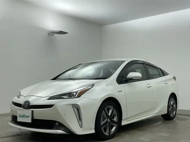 トヨタ プリウス S ツーリングセレクション 岡山県 2019(令1)年 4.3万km ホワイトパールクリスタルシャイン アルパインビックX９型メモリナビ（X9Z）/　(フルセグTV/BT/CD/Carplay/HDMI)/黒合皮シート/前席シートヒーター/バックカメラ/前後コーナーセンサー/ACC/社外ドライブレコーダー（前）/純正17インチAW/横滑り防止/トヨタセーフティセンス/　・衝突軽減ブレーキ/　・レーンキープアシスト/　・オートライト/　・オートハイビーム/　・踏み間違い防止/LEDヘッドライト/ISOFIX/ステアスイッチ/チルトステアリング/シートリフター/ウインカーミラー/ドアバイザー/フロアマット/スマートキー