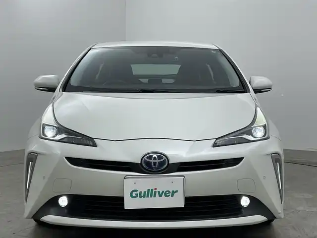 トヨタ プリウス S ツーリングセレクション 岡山県 2019(令1)年 4.3万km ホワイトパールクリスタルシャイン アルパインビックX９型メモリナビ（X9Z）/　(フルセグTV/BT/CD/Carplay/HDMI)/黒合皮シート/前席シートヒーター/バックカメラ/前後コーナーセンサー/ACC/社外ドライブレコーダー（前）/純正17インチAW/横滑り防止/トヨタセーフティセンス/　・衝突軽減ブレーキ/　・レーンキープアシスト/　・オートライト/　・オートハイビーム/　・踏み間違い防止/LEDヘッドライト/ISOFIX/ステアスイッチ/チルトステアリング/シートリフター/ウインカーミラー/ドアバイザー/フロアマット/スマートキー