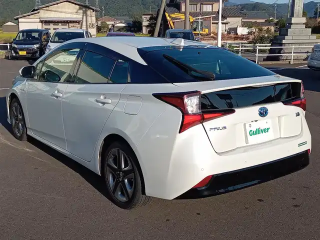 トヨタ プリウス S ツーリングセレクション 福井県 2019(令1)年 4.3万km ホワイトパールクリスタルシャイン アルパインビックX９型メモリナビ（X9Z）/　(フルセグTV/BT/CD/Carplay/HDMI)/黒合皮シート/前席シートヒーター/バックカメラ/前後コーナーセンサー/ACC/社外ドライブレコーダー（前）/純正17インチAW/横滑り防止/トヨタセーフティセンス/　・衝突軽減ブレーキ/　・レーンキープアシスト/　・オートライト/　・オートハイビーム/　・踏み間違い防止/LEDヘッドライト/ISOFIX/ステアスイッチ/チルトステアリング/シートリフター/ウインカーミラー/ドアバイザー/フロアマット/スマートキー