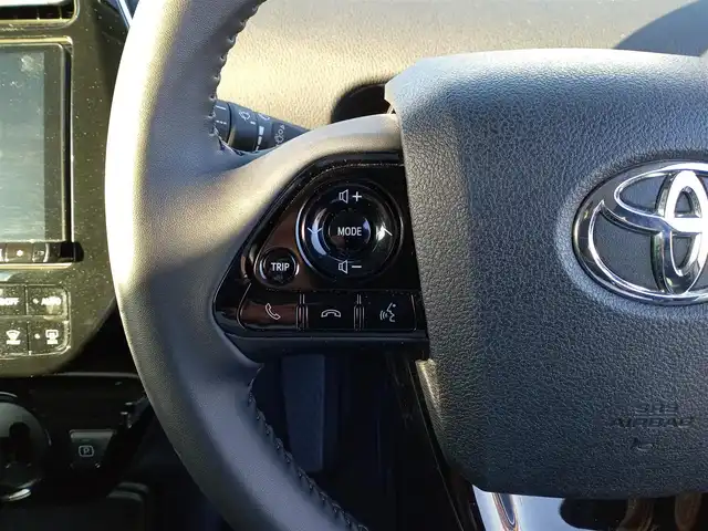 トヨタ プリウス S ツーリングセレクション 福井県 2019(令1)年 4.3万km ホワイトパールクリスタルシャイン アルパインビックX９型メモリナビ（X9Z）/　(フルセグTV/BT/CD/Carplay/HDMI)/黒合皮シート/前席シートヒーター/バックカメラ/前後コーナーセンサー/ACC/社外ドライブレコーダー（前）/純正17インチAW/横滑り防止/トヨタセーフティセンス/　・衝突軽減ブレーキ/　・レーンキープアシスト/　・オートライト/　・オートハイビーム/　・踏み間違い防止/LEDヘッドライト/ISOFIX/ステアスイッチ/チルトステアリング/シートリフター/ウインカーミラー/ドアバイザー/フロアマット/スマートキー