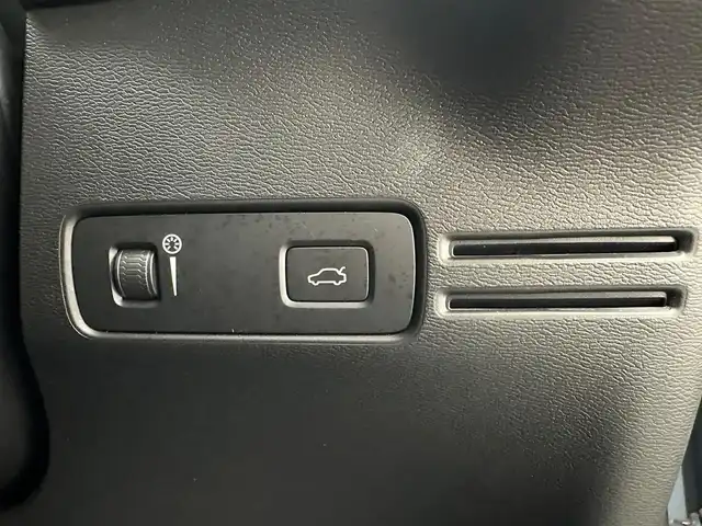 ボルボ Ｃ４０リチャージ アルティメットツインモーター 兵庫県 2022(令4)年 3.5万km グレーⅡ フルタイム4WD/純正DA/Googleマップ/AppleCarPlay/Bluetooth/USB/ワイヤレス充電/360°マルチビューモニター/純正前後ドライブレコーダー/harman/kardonステレオシステム/パノラマルーフ/パワーシート/全席シートヒーター/ステアリングヒーター/ハーフレザーシート/パイロットアシスト/ACC/BSM/LKA/コーナーセンサー/オートハイビーム/ETC/LEDヘッドライト/LEDフォグ/純正20インチAW/純正マット