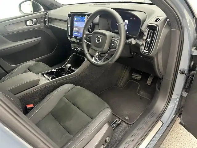 ボルボ Ｃ４０リチャージ アルティメットツインモーター 兵庫県 2022(令4)年 3.5万km グレーⅡ フルタイム4WD/純正DA/Googleマップ/AppleCarPlay/Bluetooth/USB/ワイヤレス充電/360°マルチビューモニター/純正前後ドライブレコーダー/harman/kardonステレオシステム/パノラマルーフ/パワーシート/全席シートヒーター/ステアリングヒーター/ハーフレザーシート/パイロットアシスト/ACC/BSM/LKA/コーナーセンサー/オートハイビーム/ETC/LEDヘッドライト/LEDフォグ/純正20インチAW/純正マット