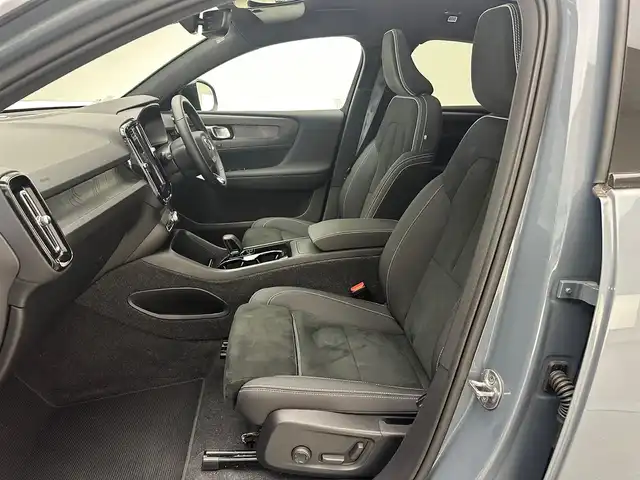 ボルボ Ｃ４０リチャージ アルティメットツインモーター 兵庫県 2022(令4)年 3.5万km グレーⅡ フルタイム4WD/純正DA/Googleマップ/AppleCarPlay/Bluetooth/USB/ワイヤレス充電/360°マルチビューモニター/純正前後ドライブレコーダー/harman/kardonステレオシステム/パノラマルーフ/パワーシート/全席シートヒーター/ステアリングヒーター/ハーフレザーシート/パイロットアシスト/ACC/BSM/LKA/コーナーセンサー/オートハイビーム/ETC/LEDヘッドライト/LEDフォグ/純正20インチAW/純正マット
