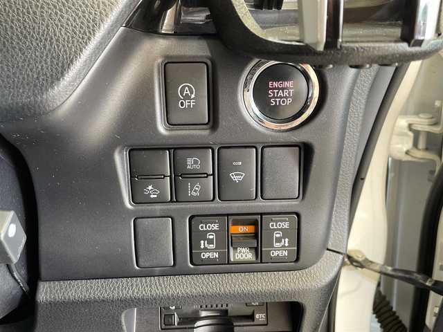 トヨタ ヴォクシー ZS 煌Ⅲ 岩手県 2021(令3)年 9.8万km ホワイトパールクリスタルシャイン ４WD/後席モニター/寒冷地仕様/両側パワースライドドア/クルーズコントロール/レーンアシスト/コーナーセンサー/トヨタセーフティセンス/衝突被害軽減ブレーキ/先行車発進お知らせ機能/エンジンスターター/アイドリングストップ/MT付きAT/９インチ純正ナビ（Bluetooth CD DVD フルセグ）/ETC/横滑り防止装置/オートハイビーム/LEDヘッドライト/フォグランプ/バックカメラ/純正１６インチアルミホイール/3列シート/ウォークスルー