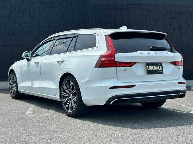 ボルボ Ｖ６０ T5 インスクリプション 埼玉県 2018(平30)年 4.3万km クリスタルホワイトP 黒革シート/ハーマンカードン/純正HDDナビ/（Bluetooh/USB/CD/フルセグ）/前席シートヒーター/前席ベンチレーション/前席マッサージシート/パワーバックドア/全方位カメラ/ルーフレール/ＬＥＤヘッドライト