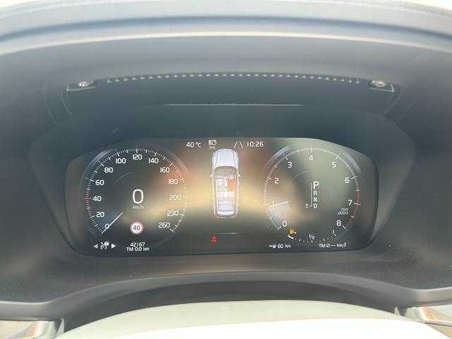 ボルボ Ｖ６０ T5 インスクリプション 埼玉県 2018(平30)年 4.3万km クリスタルホワイトP 黒革シート/ハーマンカードン/純正HDDナビ/（Bluetooh/USB/CD/フルセグ）/前席シートヒーター/前席ベンチレーション/前席マッサージシート/パワーバックドア/全方位カメラ/ルーフレール/ＬＥＤヘッドライト