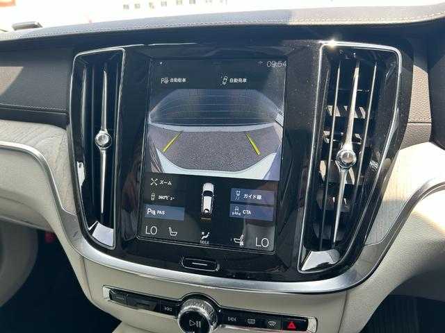 ボルボ Ｖ６０ T5 インスクリプション 埼玉県 2018(平30)年 4.3万km クリスタルホワイトP 黒革シート/ハーマンカードン/純正HDDナビ/（Bluetooh/USB/CD/フルセグ）/前席シートヒーター/前席ベンチレーション/前席マッサージシート/パワーバックドア/全方位カメラ/ルーフレール/ＬＥＤヘッドライト