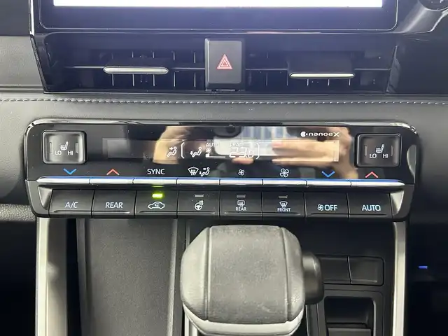 トヨタ ヴォクシー ハイブリッド S－Z 佐賀県 2022(令4)年 2.1万km アティチュードブラックマイカ 快適利便パッケージ/プロジェクター式LEDヘッドライト/純正10.5インチディスプレイオーディオ/ナビキット/フルセグ/CD/DVDデッキ/ビルトインETC2.0/ドライブレコーダー/両側パワースライドドア/パワーバックドア/シートヒーター/オットマン/トヨタセーフティセンス/プリクラッシュセーフティ/レーントレーシングアシスト/レーダークルーズコントロール/アダプティブハイビームシステム/クリアランスソナー