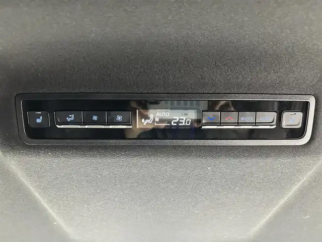 トヨタ ヴォクシー ハイブリッド S－Z 佐賀県 2022(令4)年 2.1万km アティチュードブラックマイカ 快適利便パッケージ/プロジェクター式LEDヘッドライト/純正10.5インチディスプレイオーディオ/ナビキット/フルセグ/CD/DVDデッキ/ビルトインETC2.0/ドライブレコーダー/両側パワースライドドア/パワーバックドア/シートヒーター/オットマン/トヨタセーフティセンス/プリクラッシュセーフティ/レーントレーシングアシスト/レーダークルーズコントロール/アダプティブハイビームシステム/クリアランスソナー