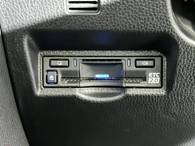 トヨタ ヴォクシー ハイブリッド S－Z 佐賀県 2022(令4)年 2.1万km アティチュードブラックマイカ 快適利便パッケージ/プロジェクター式LEDヘッドライト/純正10.5インチディスプレイオーディオ/ナビキット/フルセグ/CD/DVDデッキ/ビルトインETC2.0/ドライブレコーダー/両側パワースライドドア/パワーバックドア/シートヒーター/オットマン/トヨタセーフティセンス/プリクラッシュセーフティ/レーントレーシングアシスト/レーダークルーズコントロール/アダプティブハイビームシステム/クリアランスソナー