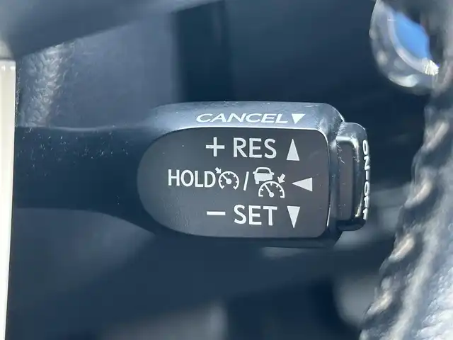 トヨタ プリウス A ツーリングセレクション 岡山県 2016(平28)年 11.2万km アティチュードブラックマイカ 禁煙車/純正9インチナビ/バックカメラ/オートマチックハイビーム/衝突被害軽減ブレーキ/パーキングアシスト/レーダークルーズコントロール/ブラインドスポットモニター/シートヒーター/ビルトインＥＴＣ/社外エアロ/レザーシート/ヘッドアップディスプレイ/ブラインドスポットモニター