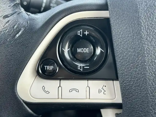 トヨタ プリウス A ツーリングセレクション 岡山県 2016(平28)年 11.2万km アティチュードブラックマイカ 禁煙車/純正9インチナビ/バックカメラ/オートマチックハイビーム/衝突被害軽減ブレーキ/パーキングアシスト/レーダークルーズコントロール/ブラインドスポットモニター/シートヒーター/ビルトインＥＴＣ/社外エアロ/レザーシート/ヘッドアップディスプレイ/ブラインドスポットモニター