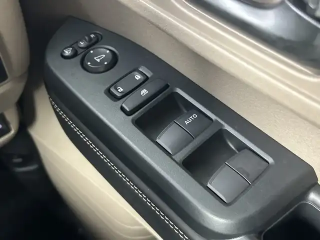 ホンダ Ｎ ＢＯＸ JOY ターボ 愛知県 2025(令7)年 0.1千km プラチナホワイトパール 届出済未使用車/純正9インチナビ/（CD/DVD/Bluetooth/フルセグTV/USB)/バックカメラ/ホンダセンシング/・衝突軽減ブレーキ/・レーンキープアシスト/・レーダークルーズコントロール/・オートマチックハイビーム/・クリアランスソナー/シートヒーター/ベンチシート/ハーフレザーシート/両側パワースライドドア/オートホールド/電子パーキングブレーキ/LEDヘッドライト/横滑り防止装置/スマートキー/プッシュスタート