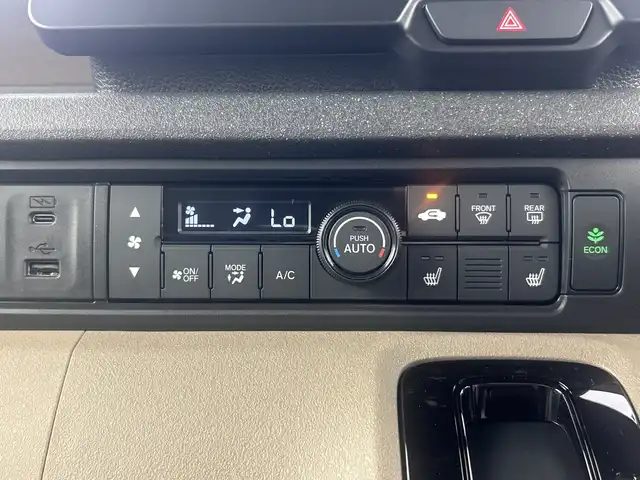 ホンダ Ｎ ＢＯＸ JOY ターボ 愛知県 2025(令7)年 0.1千km プラチナホワイトパール 届出済未使用車/純正9インチナビ/（CD/DVD/Bluetooth/フルセグTV/USB)/バックカメラ/ホンダセンシング/・衝突軽減ブレーキ/・レーンキープアシスト/・レーダークルーズコントロール/・オートマチックハイビーム/・クリアランスソナー/シートヒーター/ベンチシート/ハーフレザーシート/両側パワースライドドア/オートホールド/電子パーキングブレーキ/LEDヘッドライト/横滑り防止装置/スマートキー/プッシュスタート