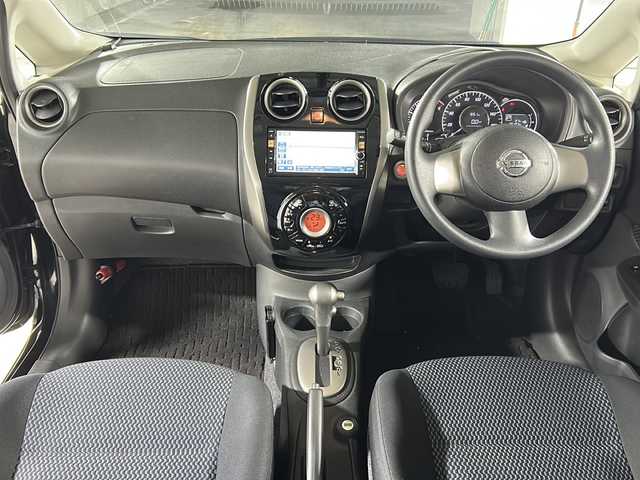 日産 ノート X DIG－S 広島県 2013(平25)年 2.7万km スーパーブラック 禁煙/純正ナビ/CD/DVD/DTV/Bluetooth/バックカメラ/アイドリングストップ/スマートキー/プッシュスタート/純正フロアマット/純正ドアバイザー/電動格納ミラー/ETC/ヘッドライトレベライザー