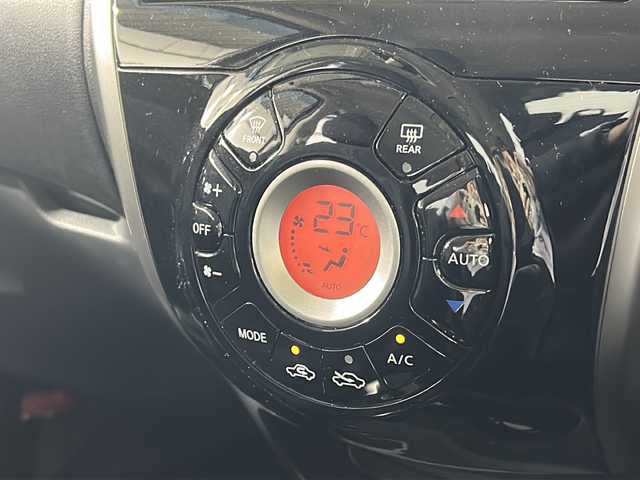 日産 ノート X DIG－S 広島県 2013(平25)年 2.7万km スーパーブラック 禁煙/純正ナビ/CD/DVD/DTV/Bluetooth/バックカメラ/アイドリングストップ/スマートキー/プッシュスタート/純正フロアマット/純正ドアバイザー/電動格納ミラー/ETC/ヘッドライトレベライザー