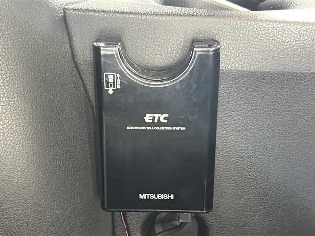 日産 ノート X DIG－S 広島県 2013(平25)年 2.7万km スーパーブラック 禁煙/純正ナビ/CD/DVD/DTV/Bluetooth/バックカメラ/アイドリングストップ/スマートキー/プッシュスタート/純正フロアマット/純正ドアバイザー/電動格納ミラー/ETC/ヘッドライトレベライザー