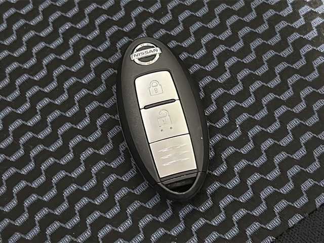 日産 ノート X DIG－S 広島県 2013(平25)年 2.7万km スーパーブラック 禁煙/純正ナビ/CD/DVD/DTV/Bluetooth/バックカメラ/アイドリングストップ/スマートキー/プッシュスタート/純正フロアマット/純正ドアバイザー/電動格納ミラー/ETC/ヘッドライトレベライザー