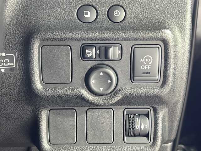 日産 ノート X DIG－S 広島県 2013(平25)年 2.7万km スーパーブラック 禁煙/純正ナビ/CD/DVD/DTV/Bluetooth/バックカメラ/アイドリングストップ/スマートキー/プッシュスタート/純正フロアマット/純正ドアバイザー/電動格納ミラー/ETC/ヘッドライトレベライザー