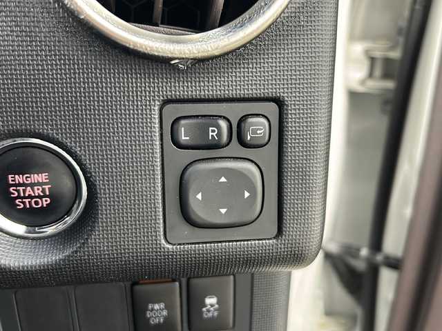 トヨタ スペイド F クイーンⅡ 秋田県 2016(平28)年 5.6万km ホワイトパールクリスタルシャイン 4WD/純正ナビ（フルセグTV　CD　BT）/衝突被害軽減システム/レーンキープアシスト/片側パワースライドドア/ETC/バックカメラ/プッシュスタート　スマートキー/ステアリングスイッチ/純正15インチホイールキャップ装着/純正フロアマット/電動格納ミラー/ウィンカーミラー/ドアバイザー/ダブルエアバッグ　