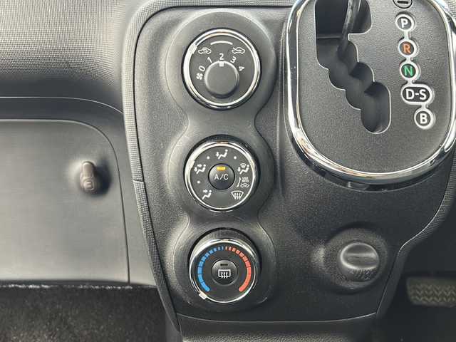 トヨタ スペイド F クイーンⅡ 秋田県 2016(平28)年 5.6万km ホワイトパールクリスタルシャイン 4WD/純正ナビ（フルセグTV　CD　BT）/衝突被害軽減システム/レーンキープアシスト/片側パワースライドドア/ETC/バックカメラ/プッシュスタート　スマートキー/ステアリングスイッチ/純正15インチホイールキャップ装着/純正フロアマット/電動格納ミラー/ウィンカーミラー/ドアバイザー/ダブルエアバッグ　