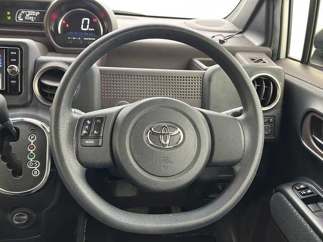 トヨタ スペイド F クイーンⅡ 秋田県 2016(平28)年 5.6万km ホワイトパールクリスタルシャイン 4WD/純正ナビ（フルセグTV　CD　BT）/衝突被害軽減システム/レーンキープアシスト/片側パワースライドドア/ETC/バックカメラ/プッシュスタート　スマートキー/ステアリングスイッチ/純正15インチホイールキャップ装着/純正フロアマット/電動格納ミラー/ウィンカーミラー/ドアバイザー/ダブルエアバッグ　