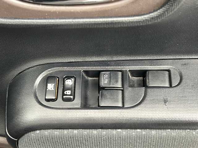 トヨタ スペイド F クイーンⅡ 秋田県 2016(平28)年 5.6万km ホワイトパールクリスタルシャイン 4WD/純正ナビ（フルセグTV　CD　BT）/衝突被害軽減システム/レーンキープアシスト/片側パワースライドドア/ETC/バックカメラ/プッシュスタート　スマートキー/ステアリングスイッチ/純正15インチホイールキャップ装着/純正フロアマット/電動格納ミラー/ウィンカーミラー/ドアバイザー/ダブルエアバッグ　
