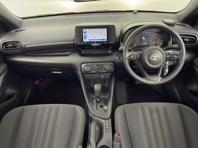 トヨタ ヤリス X 秋田県 2024(令6)年 1.7万km ブラック 4WD/社外メモリナビ　/フルセグTV/CD/DVD/Bluetooth/衝突被害軽減システム　/レーダークルーズコントロール　/レーンキープアシスト　/横滑り防止装置　/バックカメラ/寒冷地仕様　/ワイパーデアイサー　/ミラーヒーター　　/ＥＴＣ　/スペアキー/プッシュスタート/電動格納ミラー/ステアリングスイッチ/ウィンカーミラー/純正アルミホイールキャップ