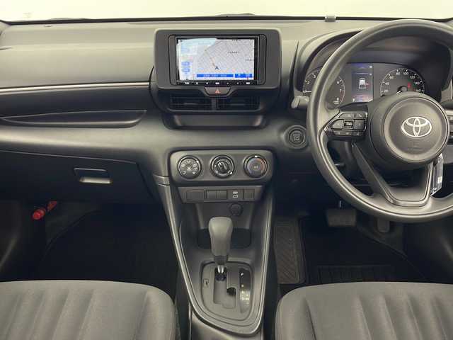 トヨタ ヤリス X 秋田県 2024(令6)年 1.7万km ブラック 4WD/社外メモリナビ　/フルセグTV/CD/DVD/Bluetooth/衝突被害軽減システム　/レーダークルーズコントロール　/レーンキープアシスト　/横滑り防止装置　/バックカメラ/寒冷地仕様　/ワイパーデアイサー　/ミラーヒーター　　/ＥＴＣ　/スペアキー/プッシュスタート/電動格納ミラー/ステアリングスイッチ/ウィンカーミラー/純正アルミホイールキャップ