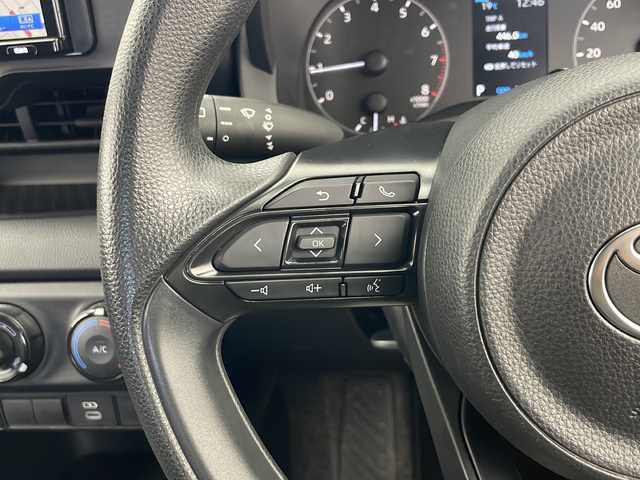 トヨタ ヤリス X 秋田県 2024(令6)年 1.7万km ブラック 4WD/社外メモリナビ　/フルセグTV/CD/DVD/Bluetooth/衝突被害軽減システム　/レーダークルーズコントロール　/レーンキープアシスト　/横滑り防止装置　/バックカメラ/寒冷地仕様　/ワイパーデアイサー　/ミラーヒーター　　/ＥＴＣ　/スペアキー/プッシュスタート/電動格納ミラー/ステアリングスイッチ/ウィンカーミラー/純正アルミホイールキャップ