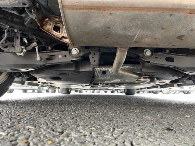 トヨタ プリウス Sセーフティプラス 茨城県 2018(平30)年 3.9万km ホワイトパールクリスタルシャイン 社外9インチナビ（AM/FM/Bluetooth接続/CD/DVD/フルセグTV）/バックカメラ/ETC/スマートキー/トヨタセーフティセンス/パーキングアシスト/前方ドライブレコーダー/純正モデリスタエアロ/社外フロアマット/ステアリングスイッチ/オートマチックハイビーム/レーンキープアシスト/前後コーナーセンサー/衝突被害軽減システム/横滑り防止装置