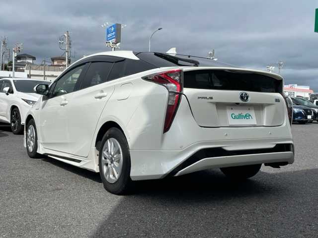 トヨタ プリウス Sセーフティプラス 茨城県 2018(平30)年 3.9万km ホワイトパールクリスタルシャイン 社外9インチナビ（AM/FM/Bluetooth接続/CD/DVD/フルセグTV）/バックカメラ/ETC/スマートキー/トヨタセーフティセンス/パーキングアシスト/前方ドライブレコーダー/純正モデリスタエアロ/社外フロアマット/ステアリングスイッチ/オートマチックハイビーム/レーンキープアシスト/前後コーナーセンサー/衝突被害軽減システム/横滑り防止装置