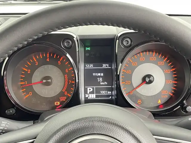 スズキ ジムニー ノマド FC 千葉県 2025(令7)年 0.1万km アークティックホワイトパール SUZUKI Safety Support/・デュアルセンサーブレーキサポート/・先行車発進お知らせ機能/・標識認識機能/・アダプティブクルーズコントロール/・車線逸脱警報機能/・ふらつき警報機能/・誤発進抑制機能/・後方誤発進抑制/・後退時ブレーキサポート/・オートマチックハイビーム/コーナーセンサー/前席シートヒーター/スマートキー＆プッシュスタート/革巻きステアリング/ステアリングスイッチ/純正フロアマット/LEDヘッドライト/フォグライト