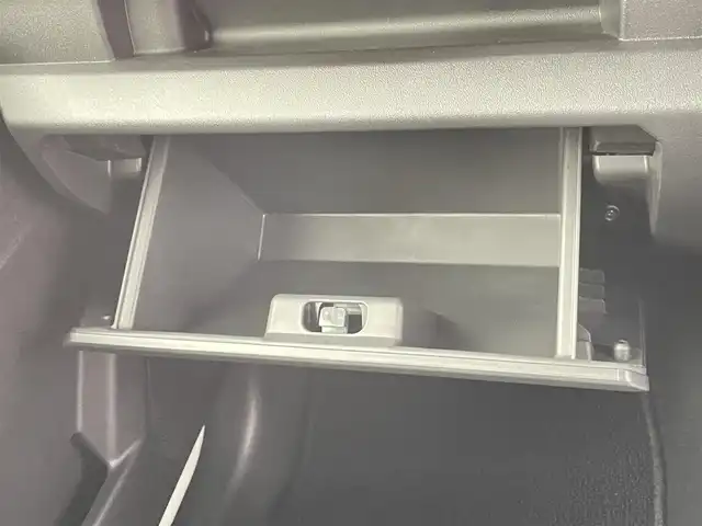 スズキ ジムニー ノマド FC 千葉県 2025(令7)年 0.1万km アークティックホワイトパール SUZUKI Safety Support/・デュアルセンサーブレーキサポート/・先行車発進お知らせ機能/・標識認識機能/・アダプティブクルーズコントロール/・車線逸脱警報機能/・ふらつき警報機能/・誤発進抑制機能/・後方誤発進抑制/・後退時ブレーキサポート/・オートマチックハイビーム/コーナーセンサー/前席シートヒーター/スマートキー＆プッシュスタート/革巻きステアリング/ステアリングスイッチ/純正フロアマット/LEDヘッドライト/フォグライト