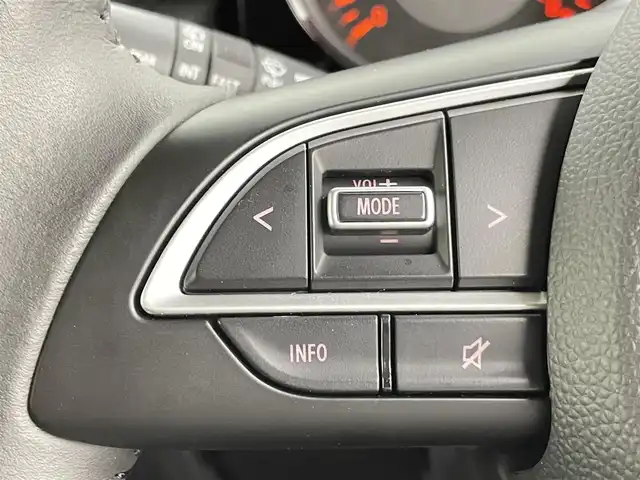 スズキ ジムニー ノマド FC 千葉県 2025(令7)年 0.1万km アークティックホワイトパール SUZUKI Safety Support/・デュアルセンサーブレーキサポート/・先行車発進お知らせ機能/・標識認識機能/・アダプティブクルーズコントロール/・車線逸脱警報機能/・ふらつき警報機能/・誤発進抑制機能/・後方誤発進抑制/・後退時ブレーキサポート/・オートマチックハイビーム/コーナーセンサー/前席シートヒーター/スマートキー＆プッシュスタート/革巻きステアリング/ステアリングスイッチ/純正フロアマット/LEDヘッドライト/フォグライト