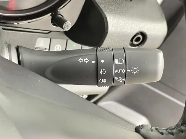 スズキ ジムニー ノマド FC 千葉県 2025(令7)年 0.1万km アークティックホワイトパール SUZUKI Safety Support/・デュアルセンサーブレーキサポート/・先行車発進お知らせ機能/・標識認識機能/・アダプティブクルーズコントロール/・車線逸脱警報機能/・ふらつき警報機能/・誤発進抑制機能/・後方誤発進抑制/・後退時ブレーキサポート/・オートマチックハイビーム/コーナーセンサー/前席シートヒーター/スマートキー＆プッシュスタート/革巻きステアリング/ステアリングスイッチ/純正フロアマット/LEDヘッドライト/フォグライト