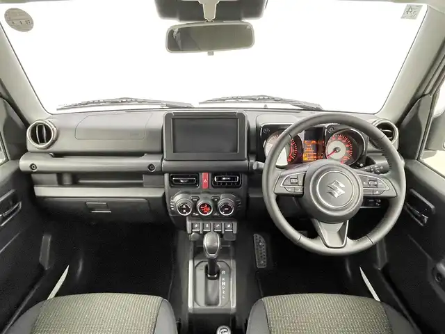 スズキ ジムニー ノマド FC 千葉県 2025(令7)年 0.1万km アークティックホワイトパール SUZUKI Safety Support/・デュアルセンサーブレーキサポート/・先行車発進お知らせ機能/・標識認識機能/・アダプティブクルーズコントロール/・車線逸脱警報機能/・ふらつき警報機能/・誤発進抑制機能/・後方誤発進抑制/・後退時ブレーキサポート/・オートマチックハイビーム/コーナーセンサー/前席シートヒーター/スマートキー＆プッシュスタート/革巻きステアリング/ステアリングスイッチ/純正フロアマット/LEDヘッドライト/フォグライト