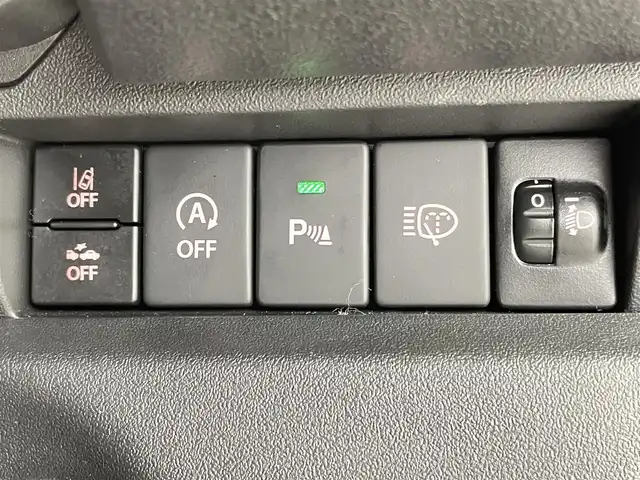 スズキ ジムニー ノマド FC 千葉県 2025(令7)年 0.1万km アークティックホワイトパール SUZUKI Safety Support/・デュアルセンサーブレーキサポート/・先行車発進お知らせ機能/・標識認識機能/・アダプティブクルーズコントロール/・車線逸脱警報機能/・ふらつき警報機能/・誤発進抑制機能/・後方誤発進抑制/・後退時ブレーキサポート/・オートマチックハイビーム/コーナーセンサー/前席シートヒーター/スマートキー＆プッシュスタート/革巻きステアリング/ステアリングスイッチ/純正フロアマット/LEDヘッドライト/フォグライト