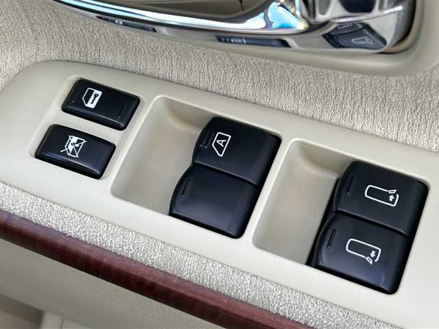 日産 エルグランド XL 岩手県 2007(平19)年 6万km ボルドーレッド サンルーフ　フリップダウンモニター　ＢＯＳＥサウンド　純正ナビ　バックＣ　ＤＶＤ／ＭＤ再生　両側パワースライドドア　純正１８ＡＷ　革シートヒーター　クルコン　ビルトインＥＴＣ　スマートキー　Ｆフォグ