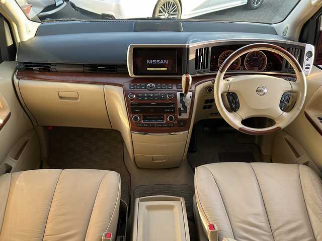 日産 エルグランド XL 岩手県 2007(平19)年 6万km ボルドーレッド サンルーフ　フリップダウンモニター　ＢＯＳＥサウンド　純正ナビ　バックＣ　ＤＶＤ／ＭＤ再生　両側パワースライドドア　純正１８ＡＷ　革シートヒーター　クルコン　ビルトインＥＴＣ　スマートキー　Ｆフォグ