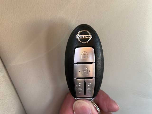 日産 エルグランド XL 岩手県 2007(平19)年 6万km ボルドーレッド サンルーフ　フリップダウンモニター　ＢＯＳＥサウンド　純正ナビ　バックＣ　ＤＶＤ／ＭＤ再生　両側パワースライドドア　純正１８ＡＷ　革シートヒーター　クルコン　ビルトインＥＴＣ　スマートキー　Ｆフォグ
