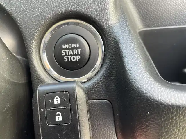 スズキ ワゴンＲ スティングレー HYBRID X 福岡県 2018(平30)年 1.8万km スチールシルバーM 社外ナビ/（AM/FM/CD/DVD/iPod/AUX/ミュージックサーバー/ワンセグTV）/アイドリングストップ/衝突軽減ブレーキ/横滑り防止/レーンキープ/ハンズフリー/シートヒーター（運転席）/ドライブレコーダー前（SD無し）/純正フロアマット/純正アルミホイール/オートライト/フォグランプ/電格ミラー/保証書/取扱説明書/スペアキー×１/プッシュスタート